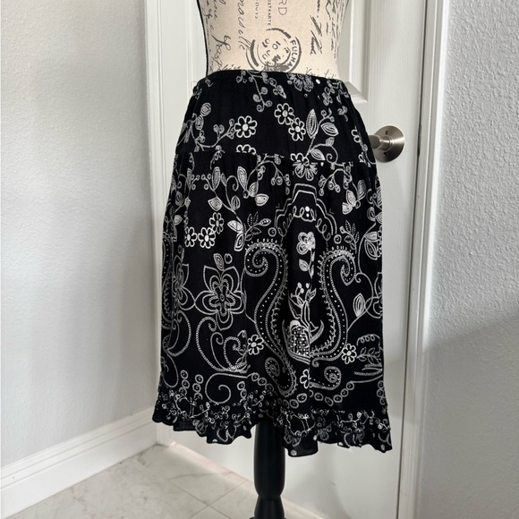 Forbidden Floral Black and White Skirt - Picture 1 of 9